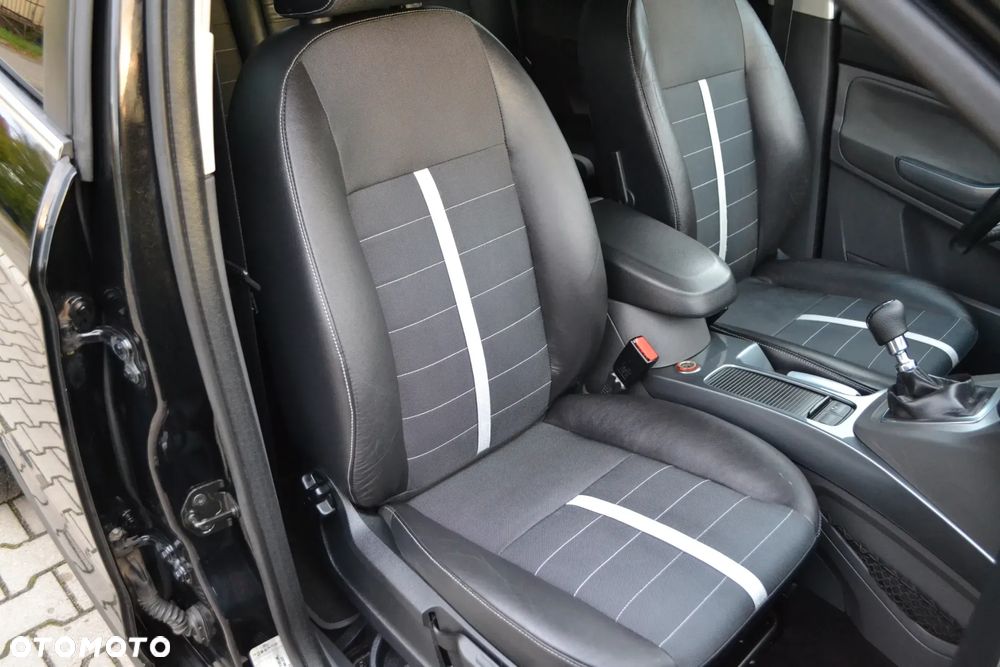 Ford Kuga 2.5 4x4 Titanium - 26