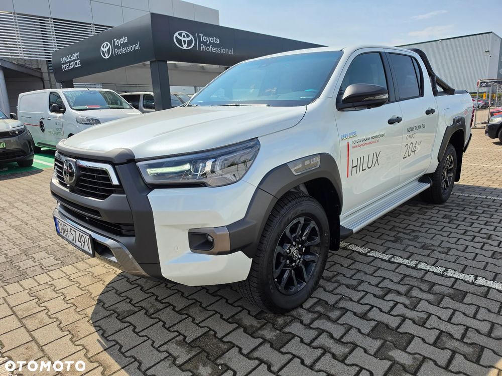  Hilux 2.8 D-4D mHEV Double Cab Invincible 4x4