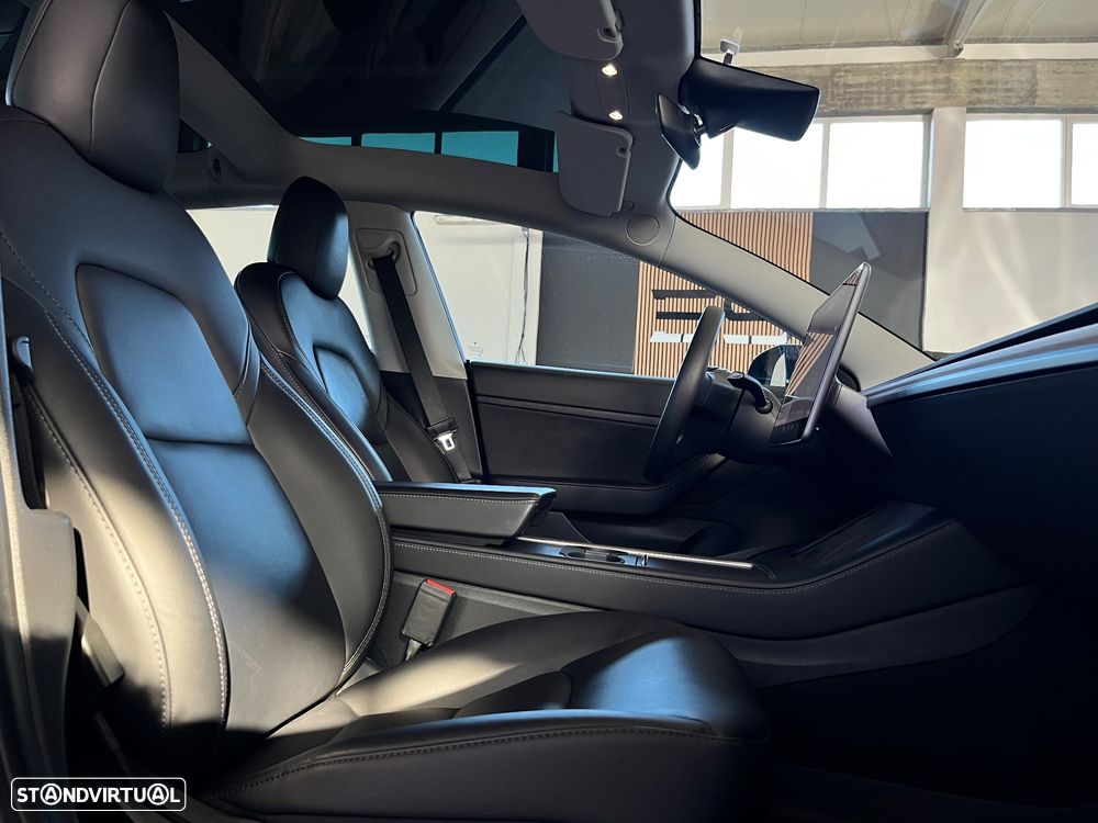 Tesla Model 3 - 8