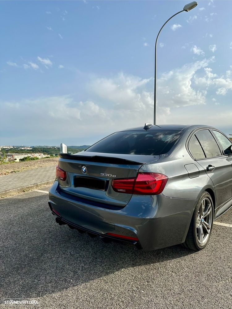 BMW 330 e iPerformance Pack M Shadow - 8