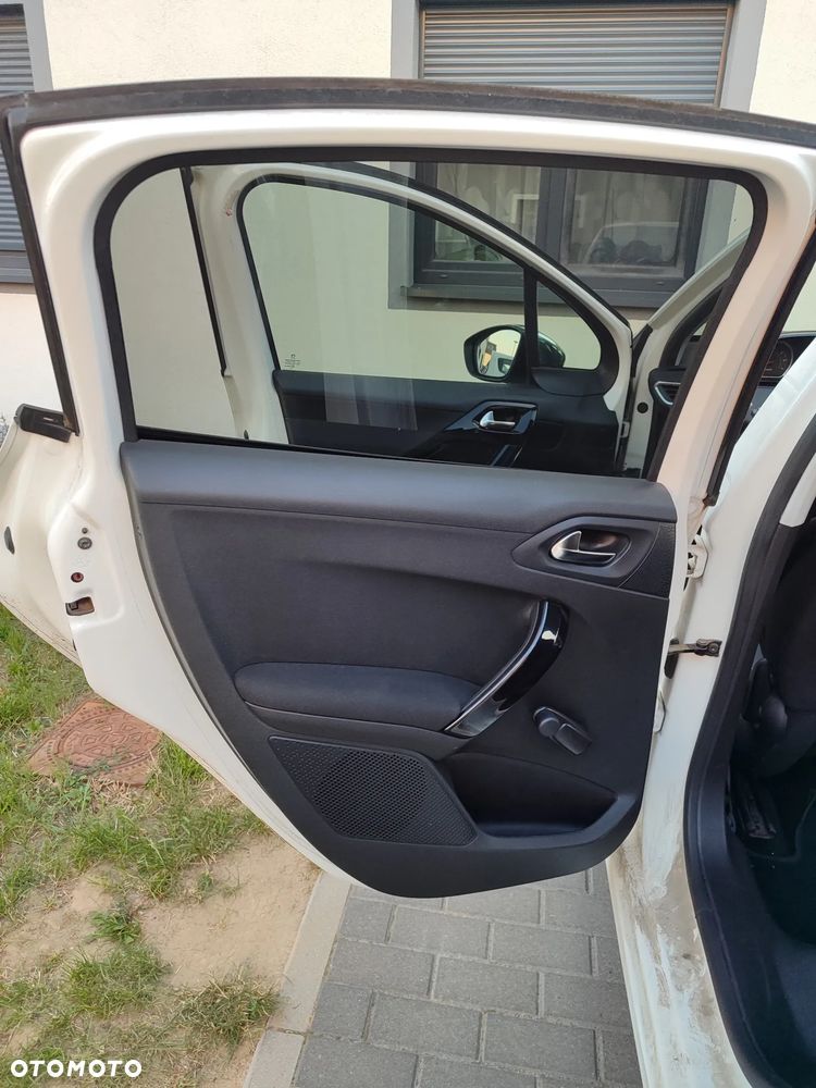 Peugeot 208 1.2 PureTech Active - 10