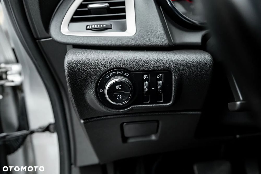 Opel Astra 1.4 Turbo Automatik - 28