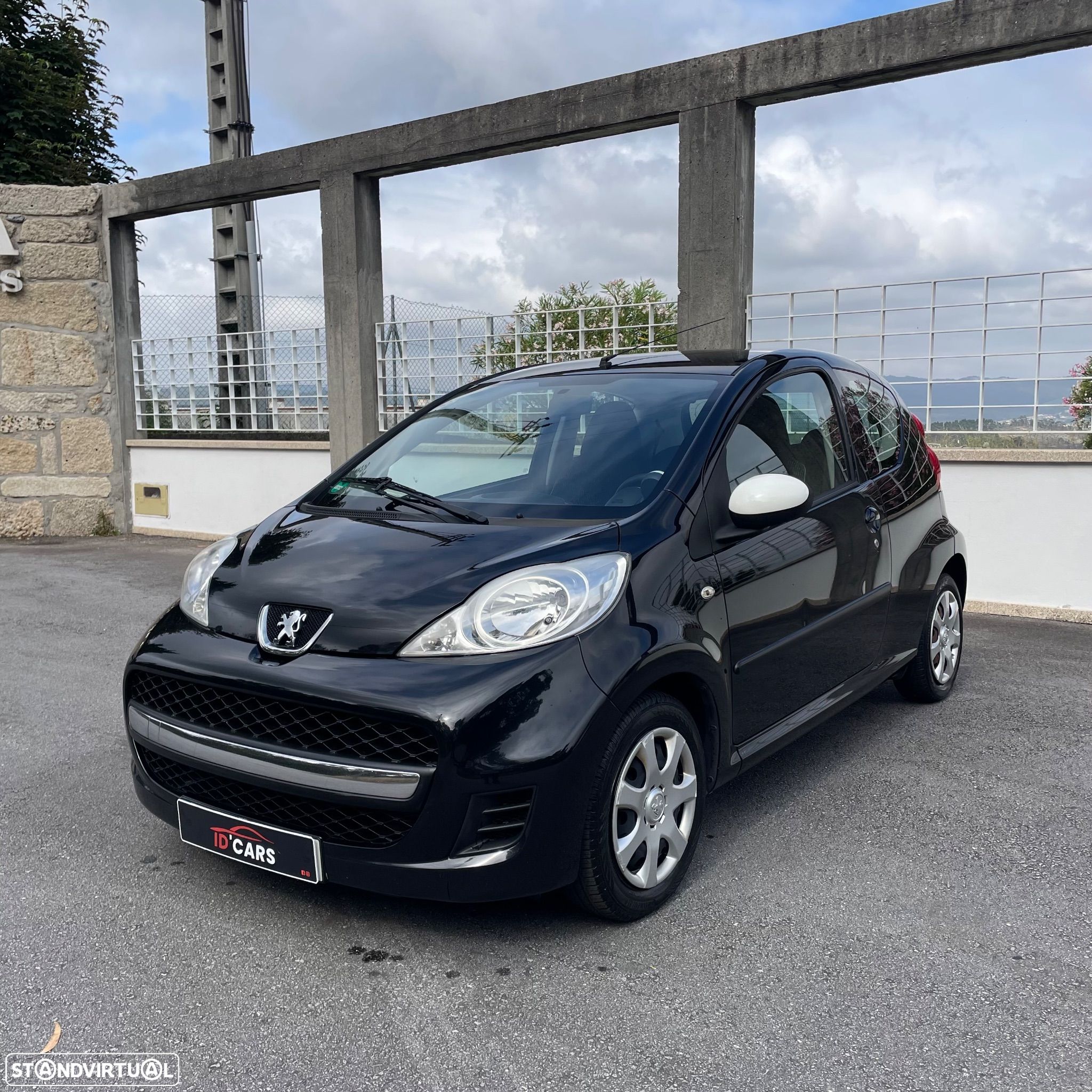 Peugeot 107 1.0 Urban - 1