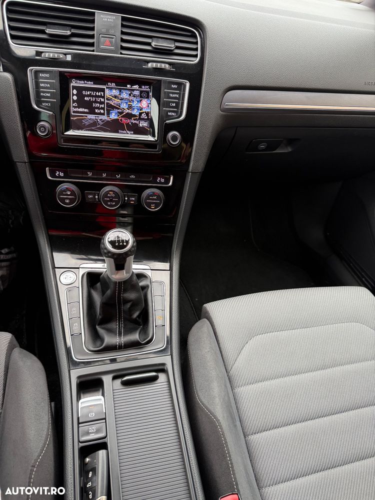 Volkswagen Golf - 17