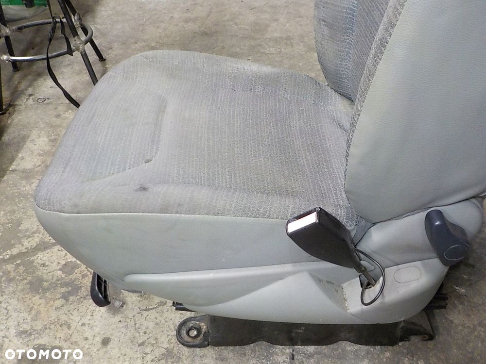 RENAULT TRAFIC II VIVARO FOTEL PASAŻERA PRAWY PRZÓD PRZEDNI KAMPER BUS - 7