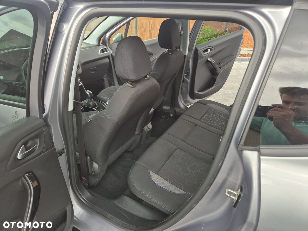 Peugeot 2008 1.5 BlueHDi Style - 9