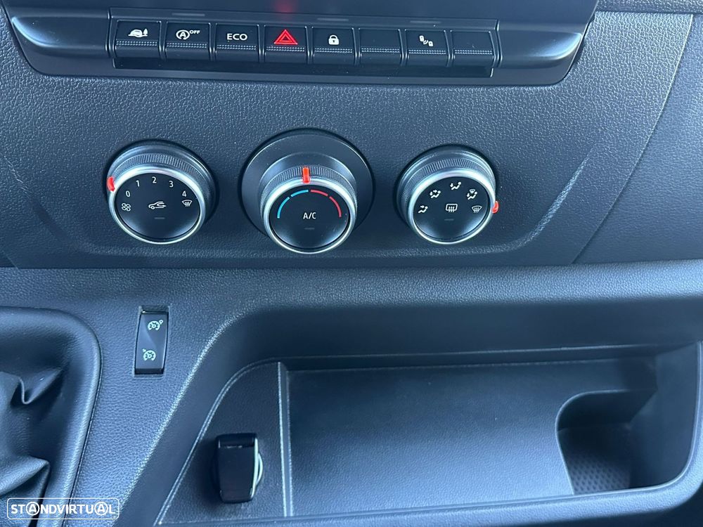 Renault Master Outro - 16