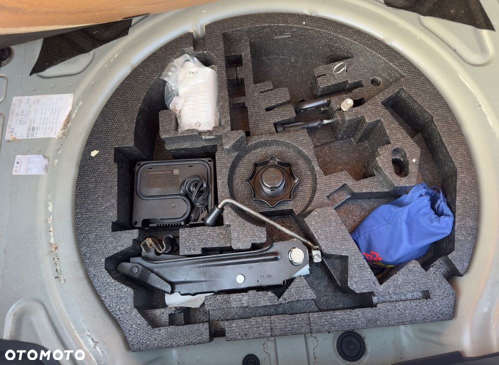 Volkswagen Golf Plus 1.6 TDI DPF BlueMotion Technology Trendline - 23