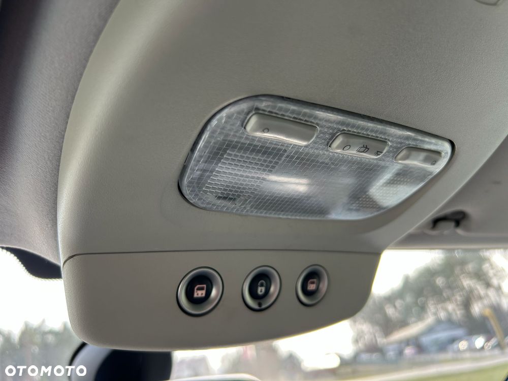 Peugeot 807 HDi 135 Premium - 13
