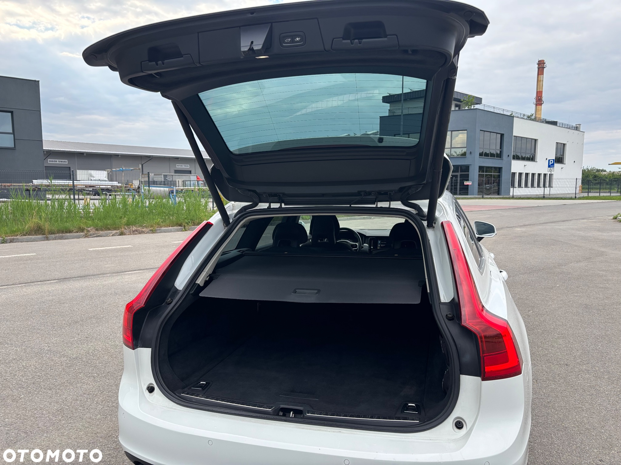 Volvo V90 D4 Momentum - 25