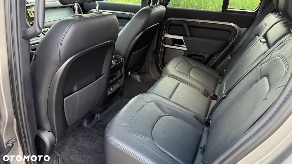 Land Rover Defender 3.0 D250 mHEV SE - 19