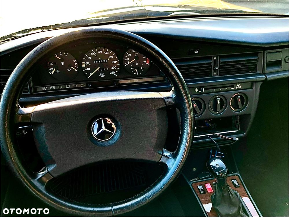 Mercedes-Benz W201 (190) - 7