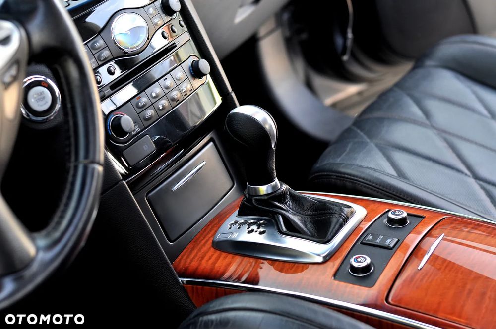 Infiniti QX70 - 30