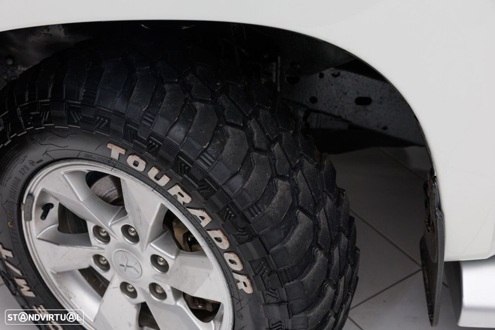 Mitsubishi L200 2.3 DI-D CD Invite 4WD - 16