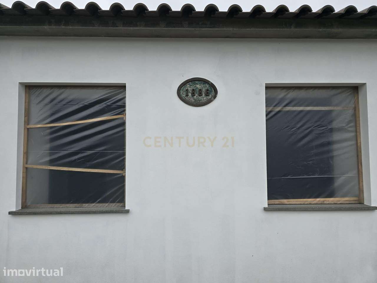 Moradia em fase de renovação na Vila de São Sebastião - Grande imagem: 2/7