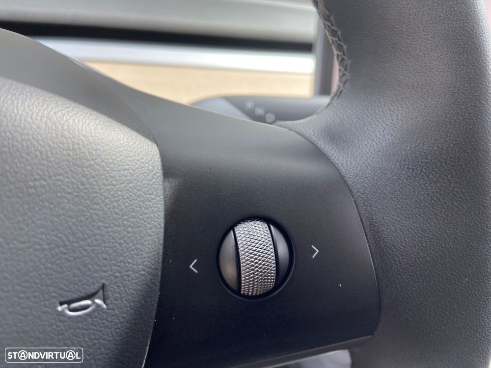 Tesla Model Y Long Range Dual Motor AWD - 15