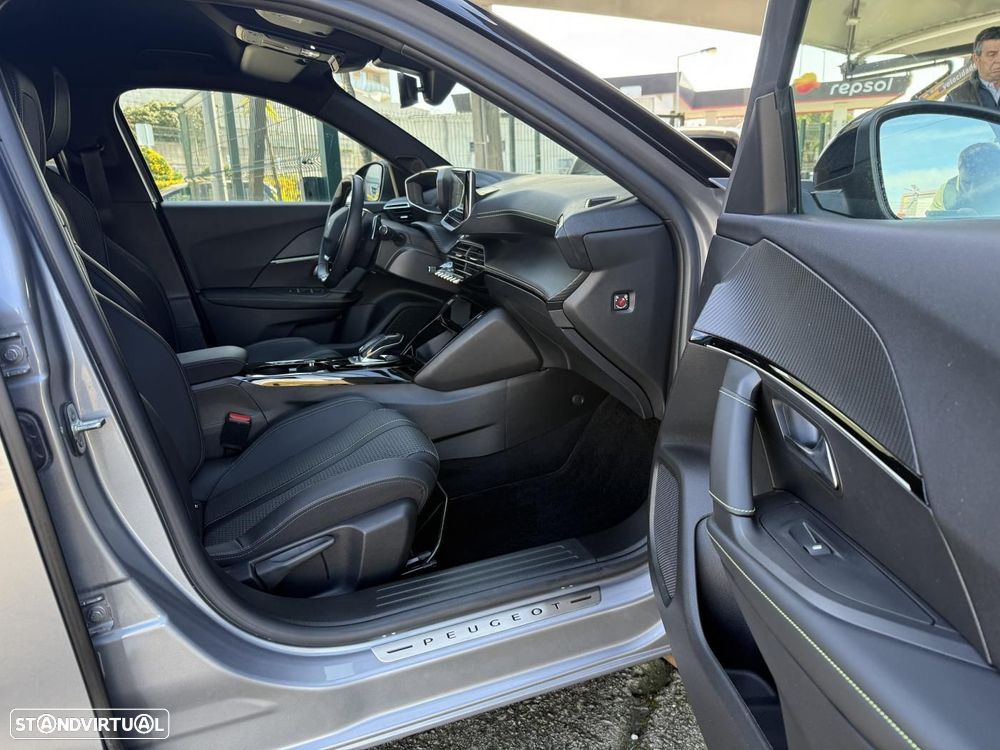Peugeot 2008 1.2 PureTech GT EAT8 - 36