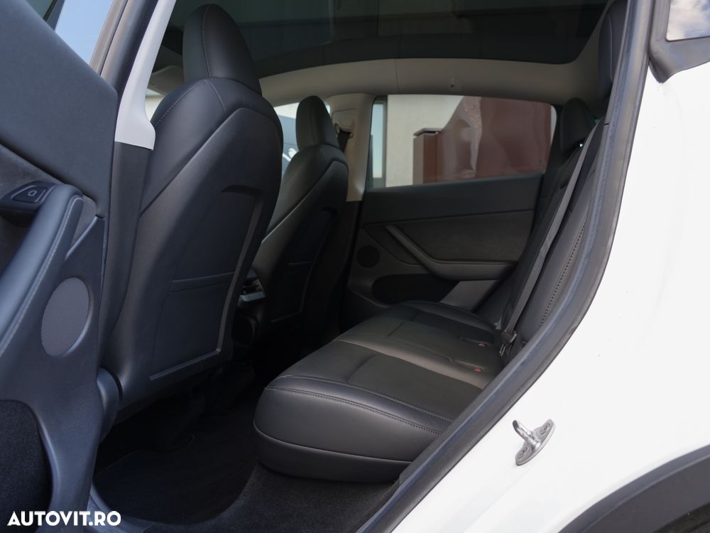 Tesla Model Y Performance Dual Motor AWD - 33