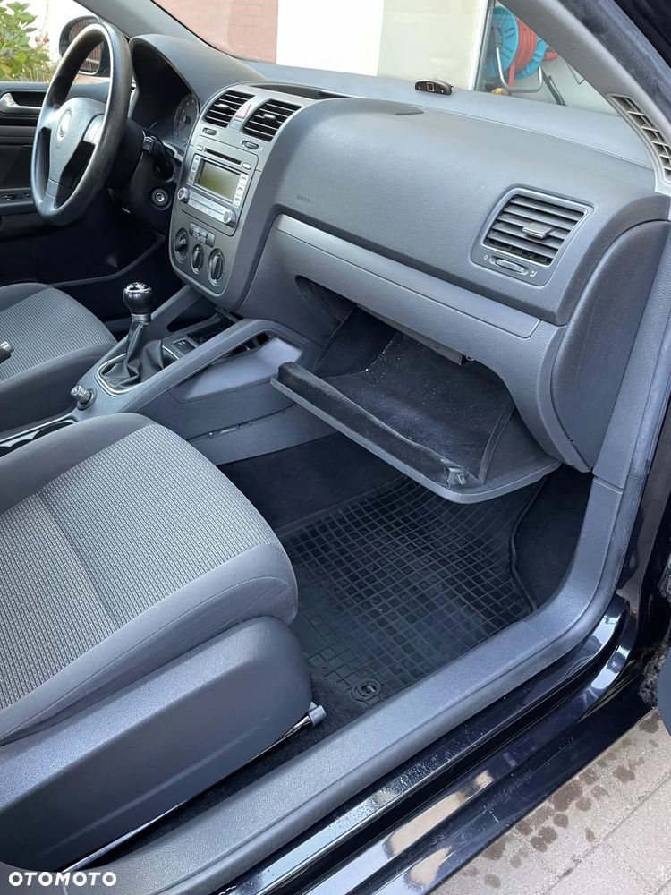 Volkswagen Jetta 1.6 FSI Trendline - 16