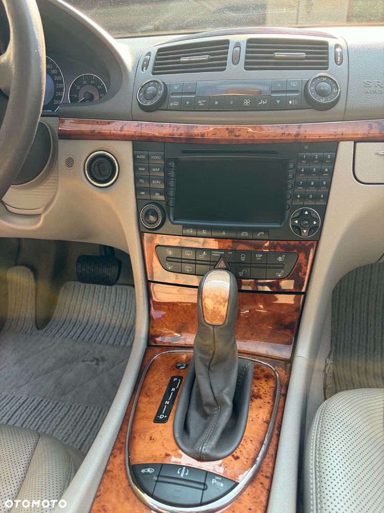 Mercedes-Benz Klasa E 320 T Avantgarde - 16