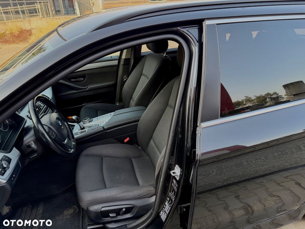 BMW Seria 5 525d xDrive - 8