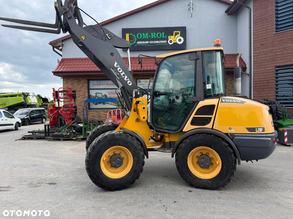 Volvo L 28 F   30  JCB - 18