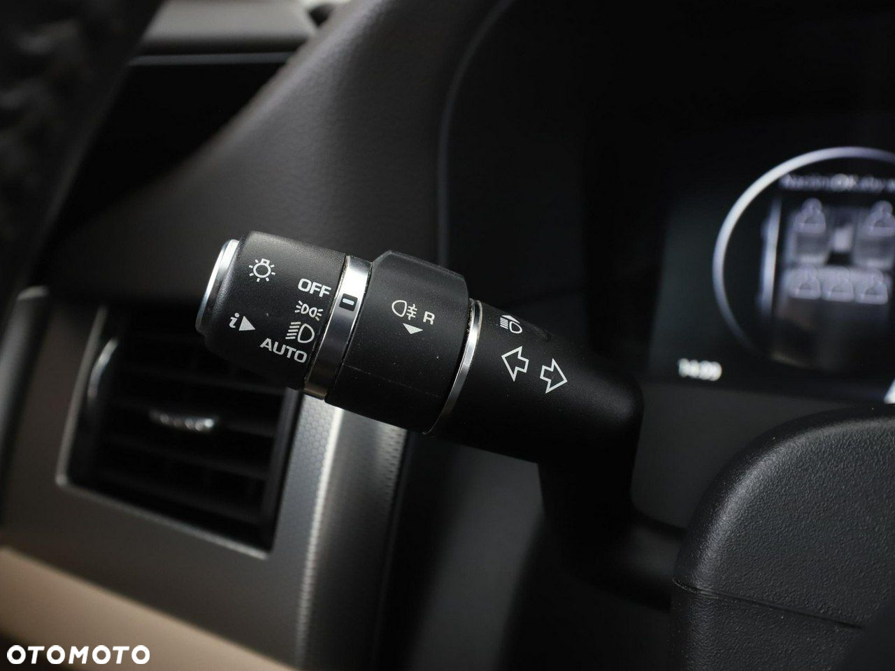Jaguar XF 20d Portfolio - 35