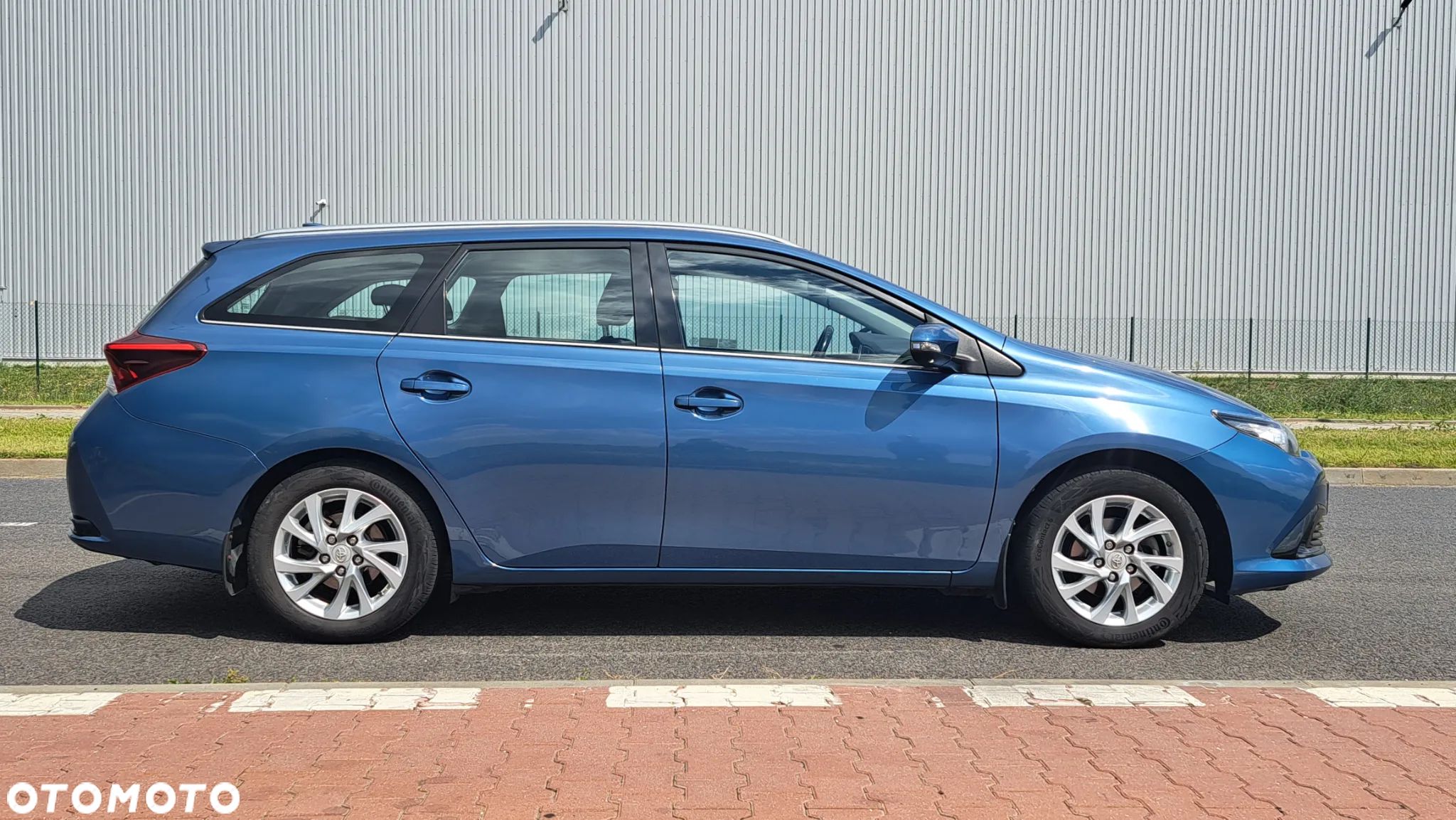 Toyota Auris 1.6 Comfort - 1