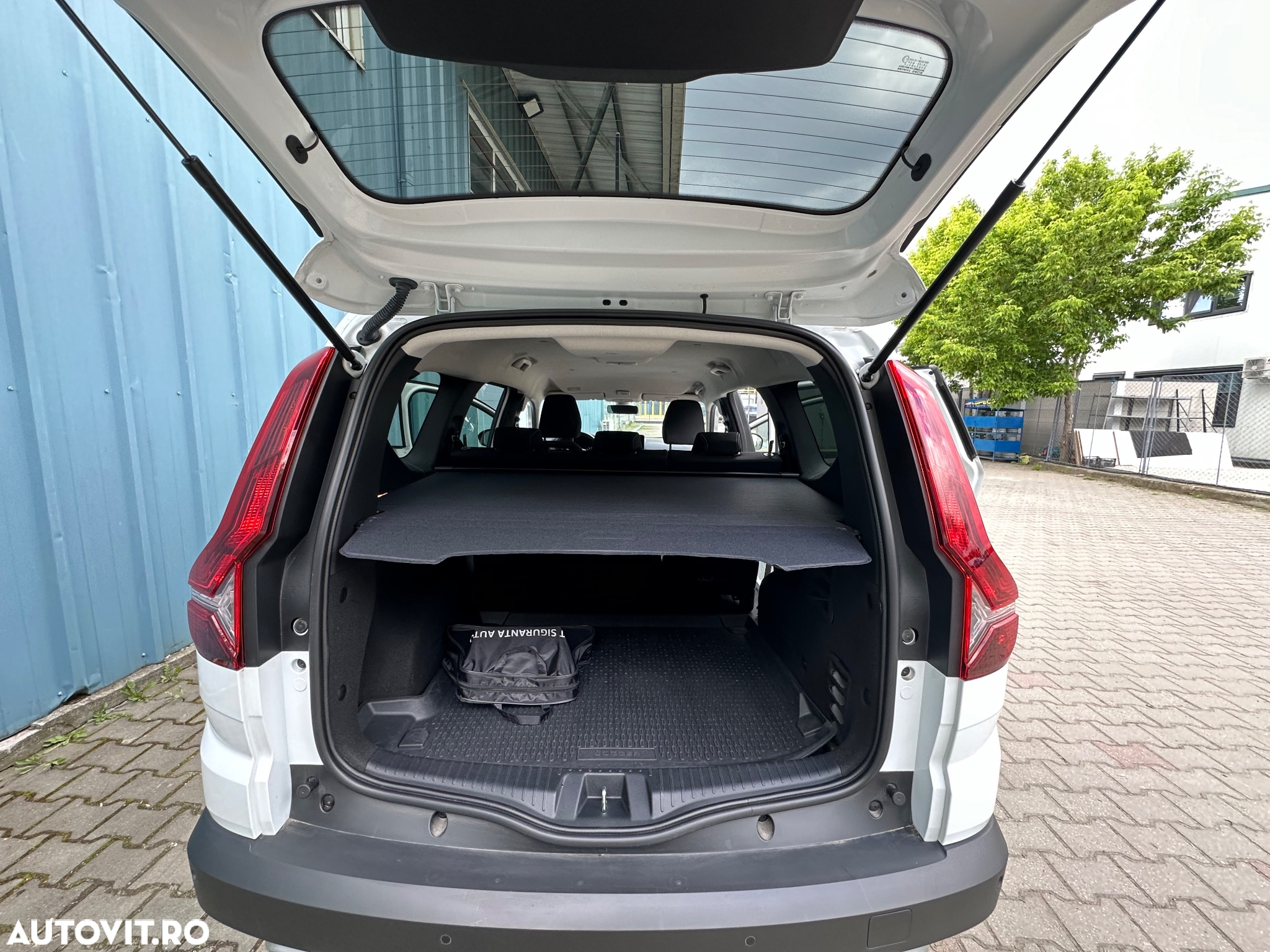 Dacia Jogger 5 locuri TCe 110 Essential - 28