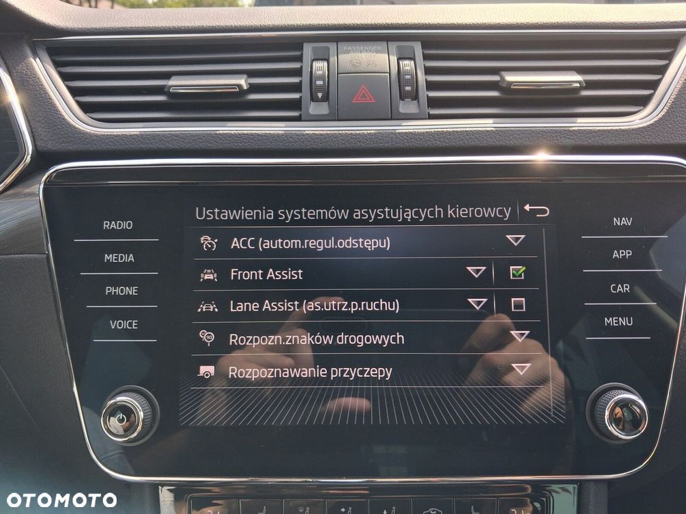 Skoda Superb 2.0 TDI SCR Style DSG - 28