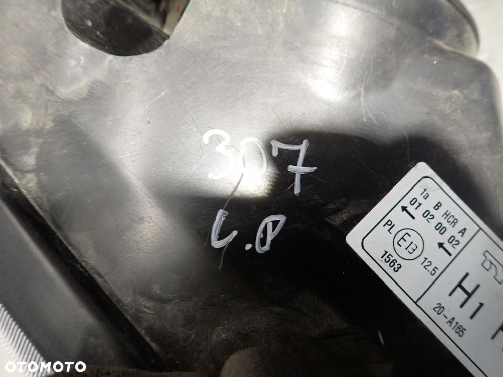 LAMPA PRAWA PRZEDNIA PEUGEOT 307 1.6 - 7