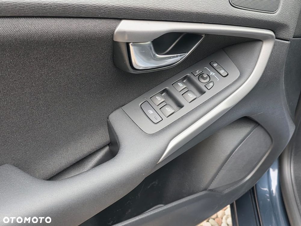 Volvo V40 D2 Momentum - 10