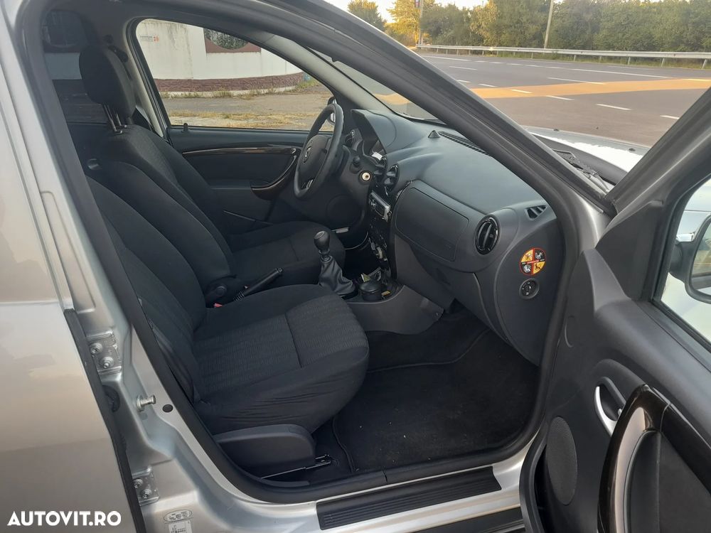 Dacia Duster 1.6 4x4 Prestige - 6