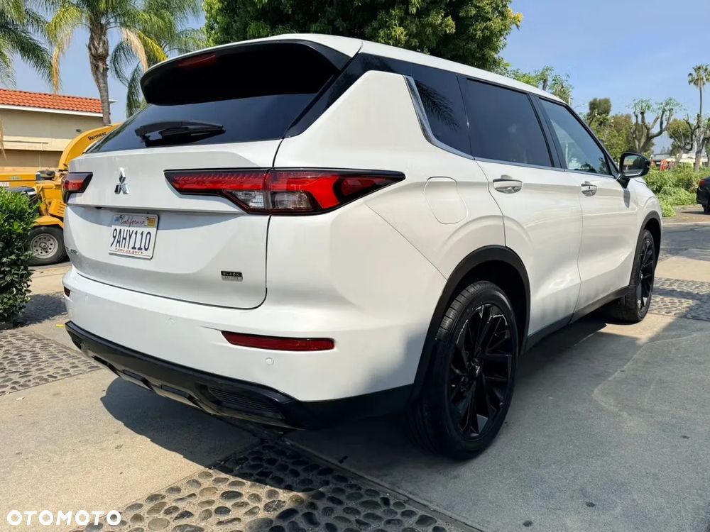 Mitsubishi Outlander - 3
