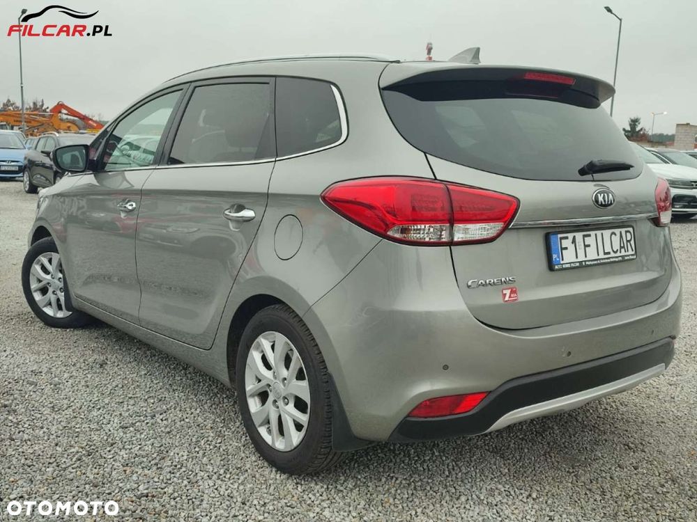 Kia Carens - 4