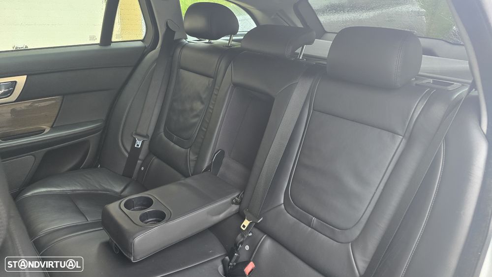 Jaguar XF Sportbrake 2.2 D Premium Luxury - 16