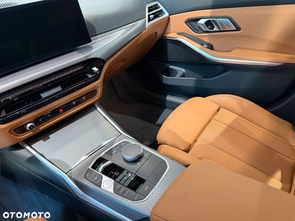 BMW Seria 3 318i M Sport - 9