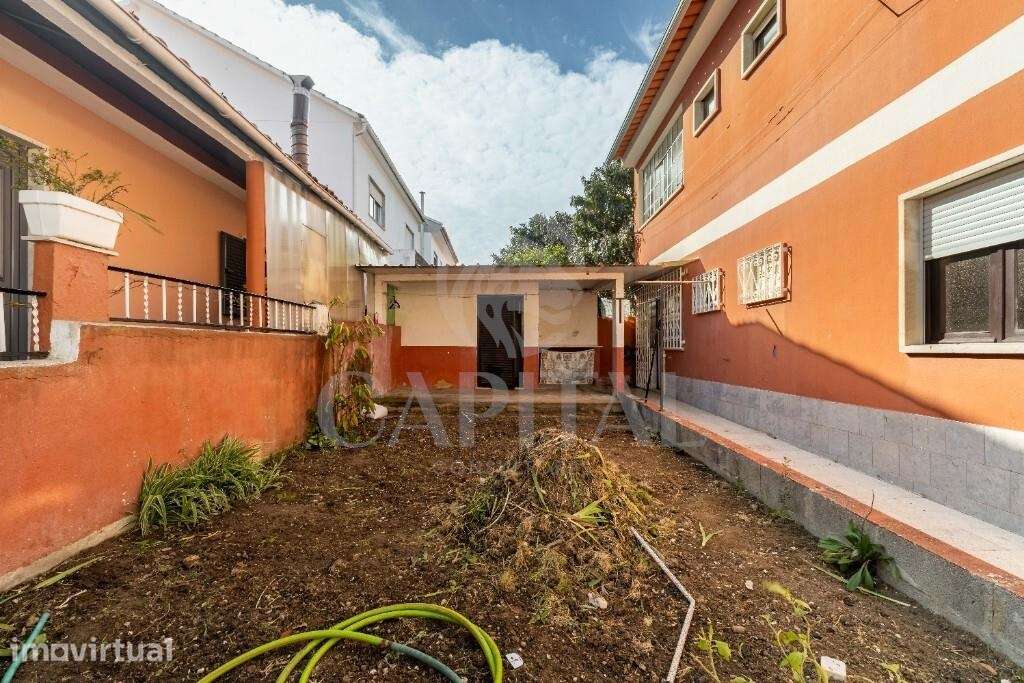Moradia T6 Bifamiliar - Grande imagem: 4/42