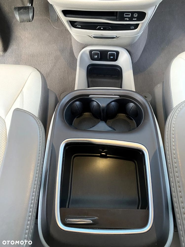 Chrysler Pacifica - 20