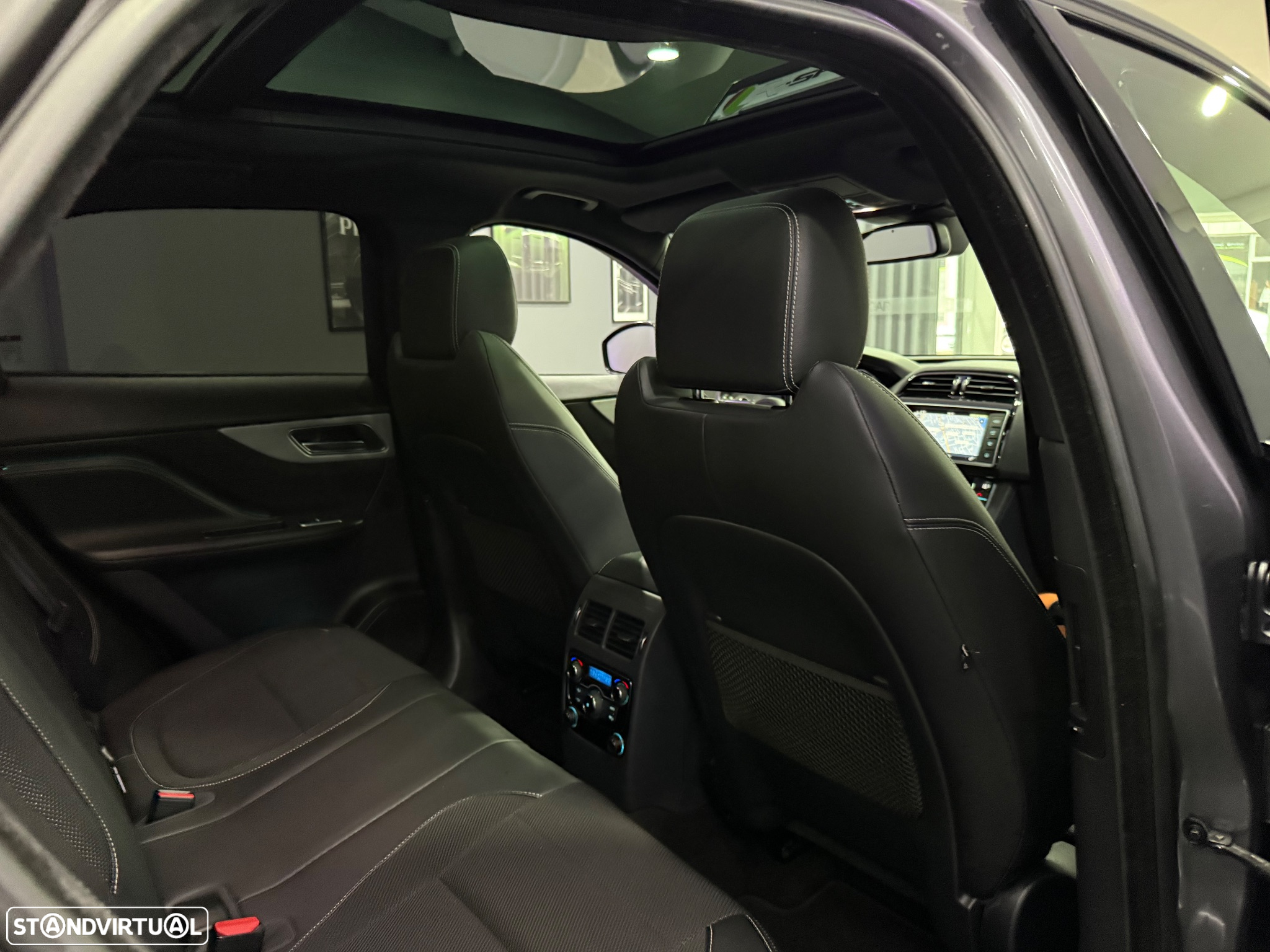 Jaguar F-Pace 20d Aut. R-Sport - 32