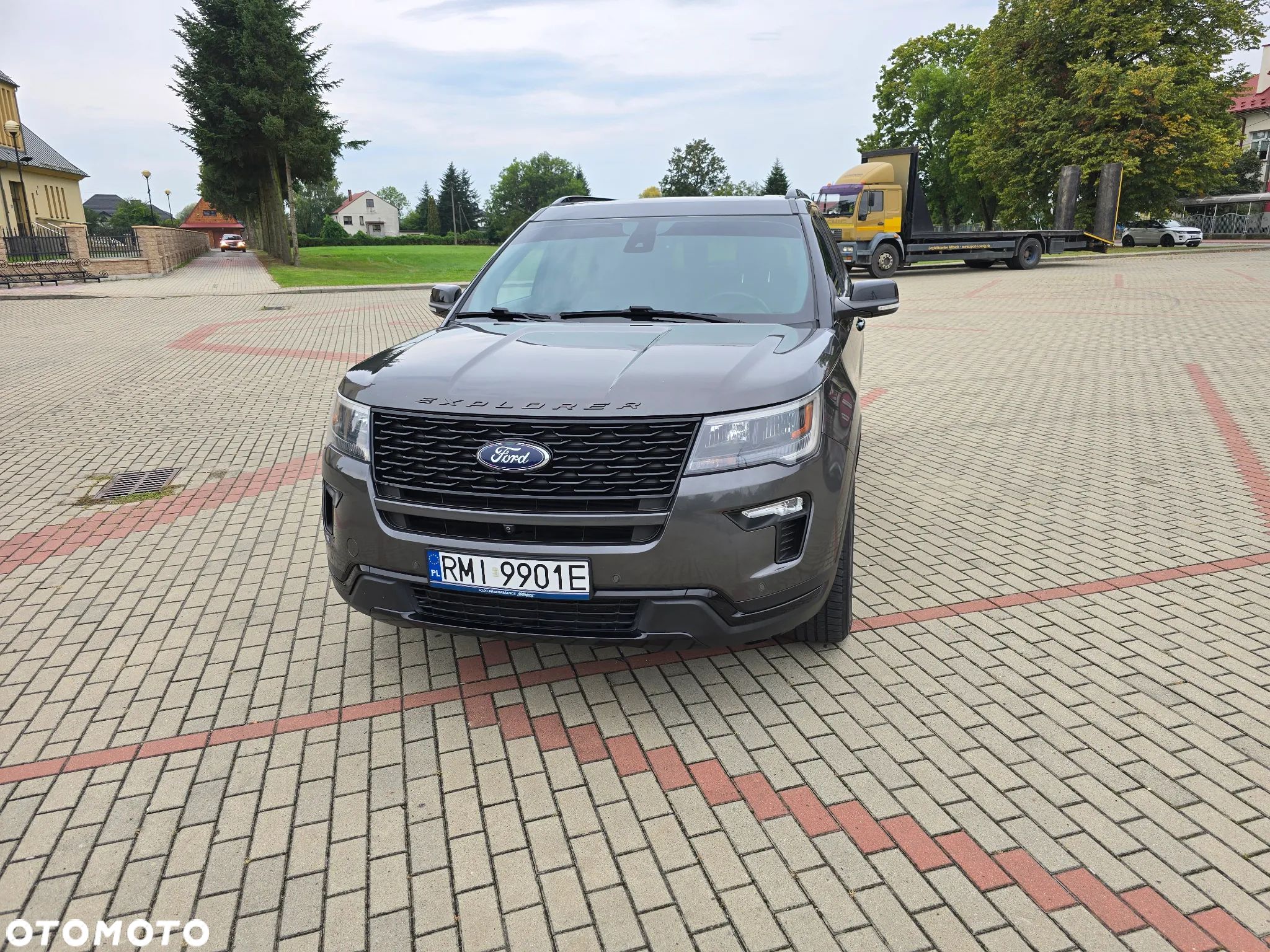 Ford Explorer - 1