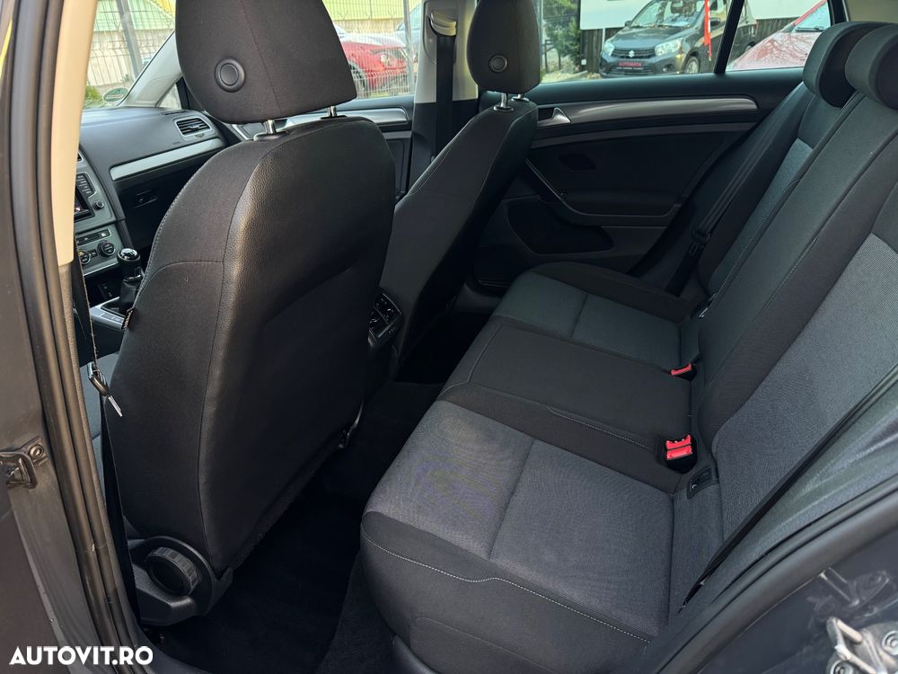 Volkswagen Golf - 22