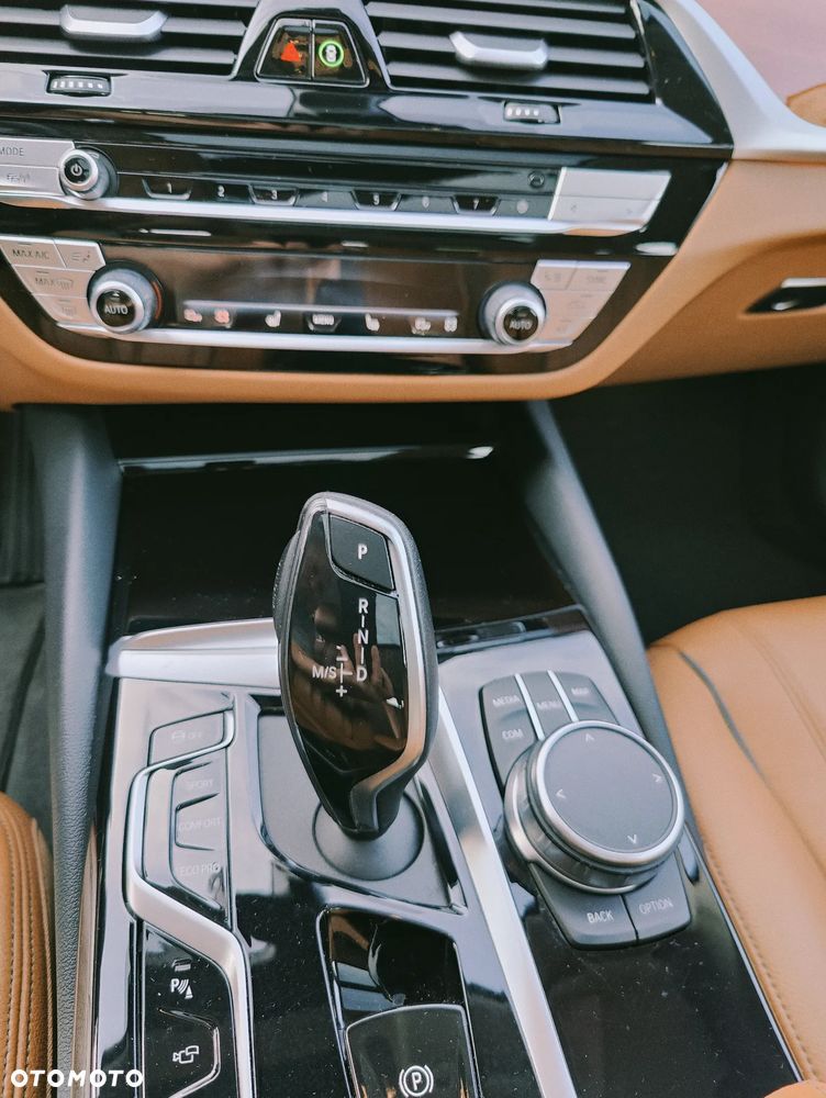 BMW Seria 5 540d xDrive mHEV - 18