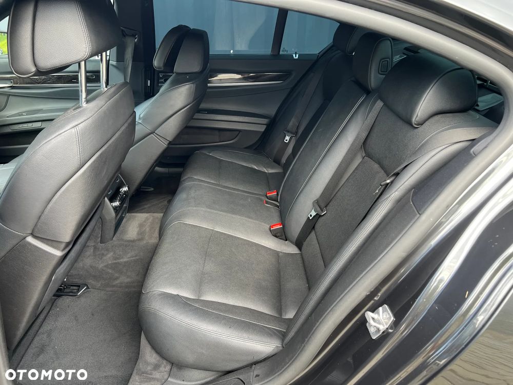BMW Seria 7 740d xDrive - 14