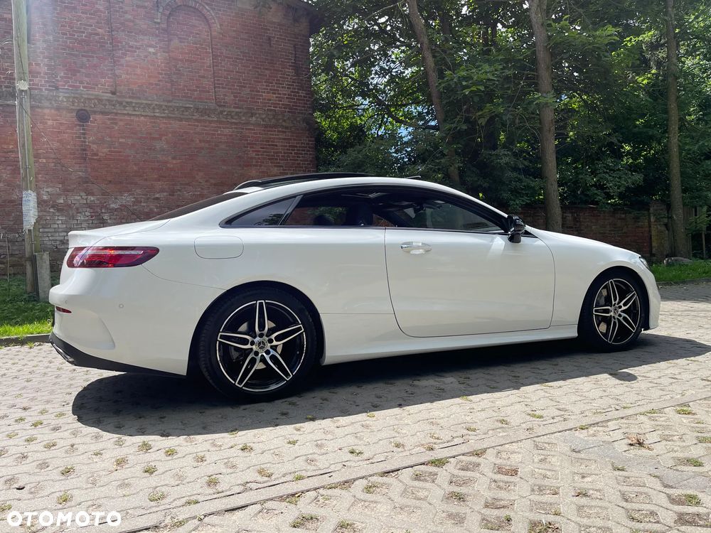 Mercedes-Benz Klasa E 300 Coupe 9G-TRONIC - 4