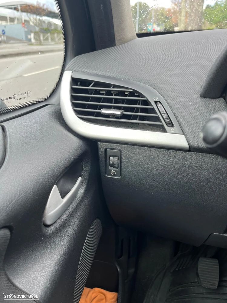 Peugeot 207 1.4 16V Premium - 11