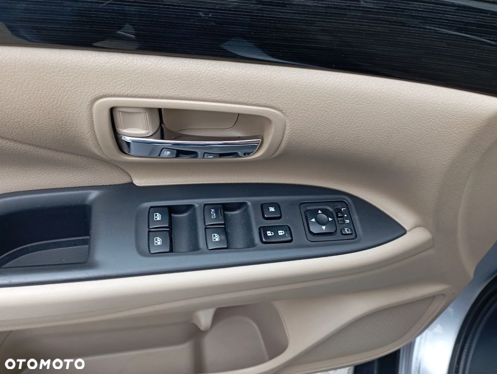 Mitsubishi Outlander 2.0 Instyle Navi 4WD CVT - 18