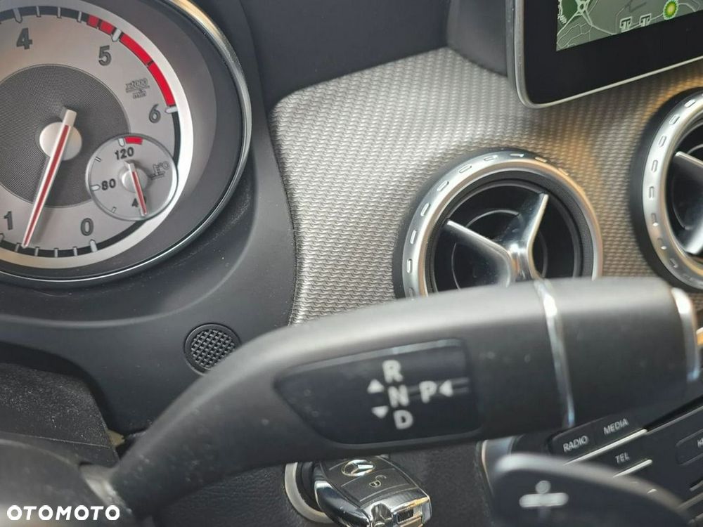 Mercedes-Benz GLA - 20
