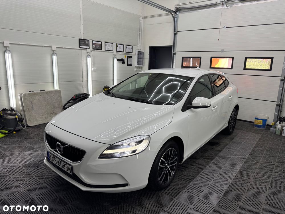 Volvo V40 T2 Geartronic Momentum - 1