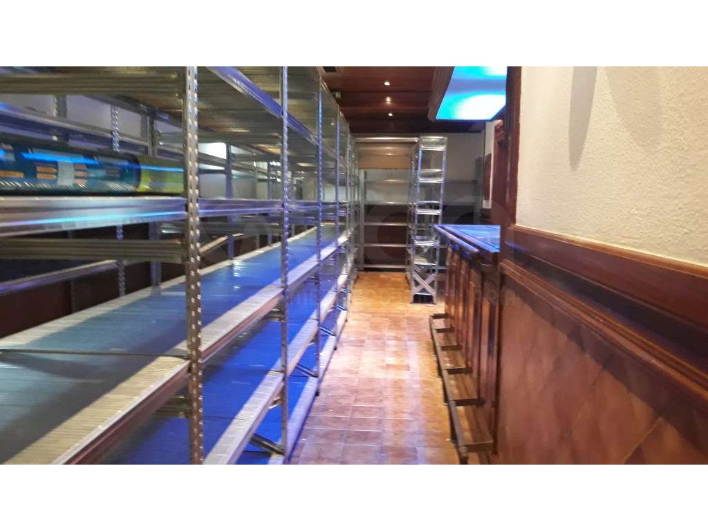 Loja (Bar) na Costa da Caparica (zona mais movimentada). - Grande imagem: 3/8